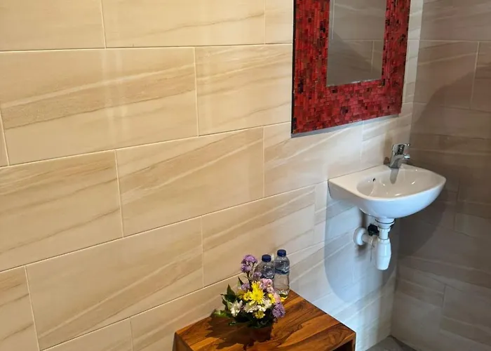 Bed & Breakfast Teba Junjungan 4*
